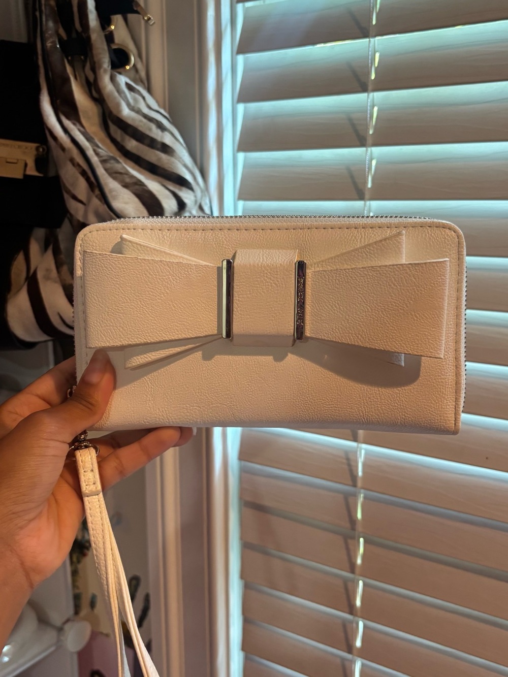 Women's Cream Bow-Front Wristlet Wallet - Unbranded